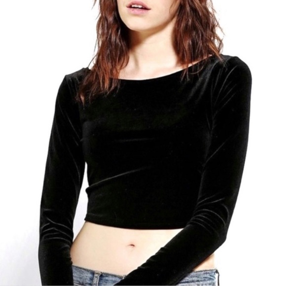 URBAN OUTFITTERS Kimchi Blue Velvet Black Long Sleeve Crop Top US Size XS - Picture 2 of 5
